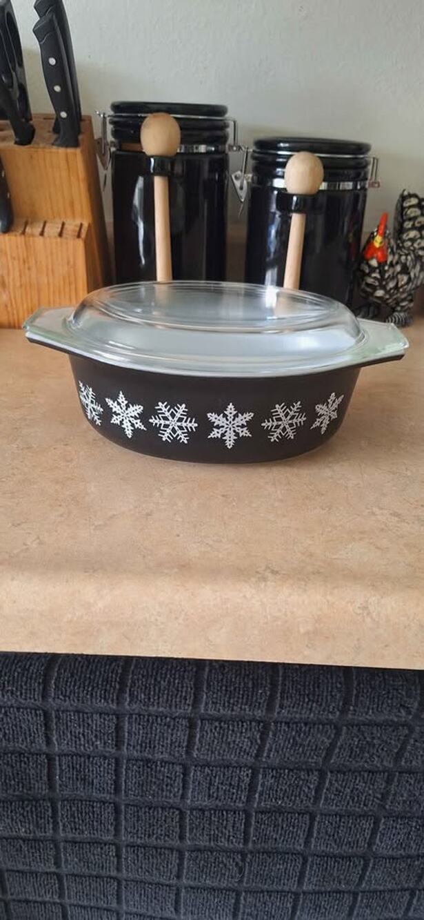 Vintage Pyrex Black Snowflake Casserole Dish 1.5 QT with Lid